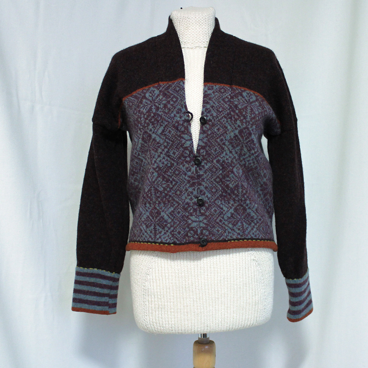 Nejlika Cardigan Aubergine