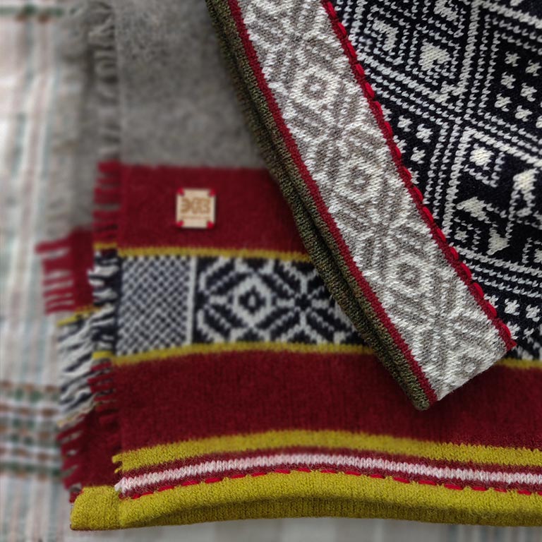 Skåne Lambswool Shawl - Mossy grey - Image 4