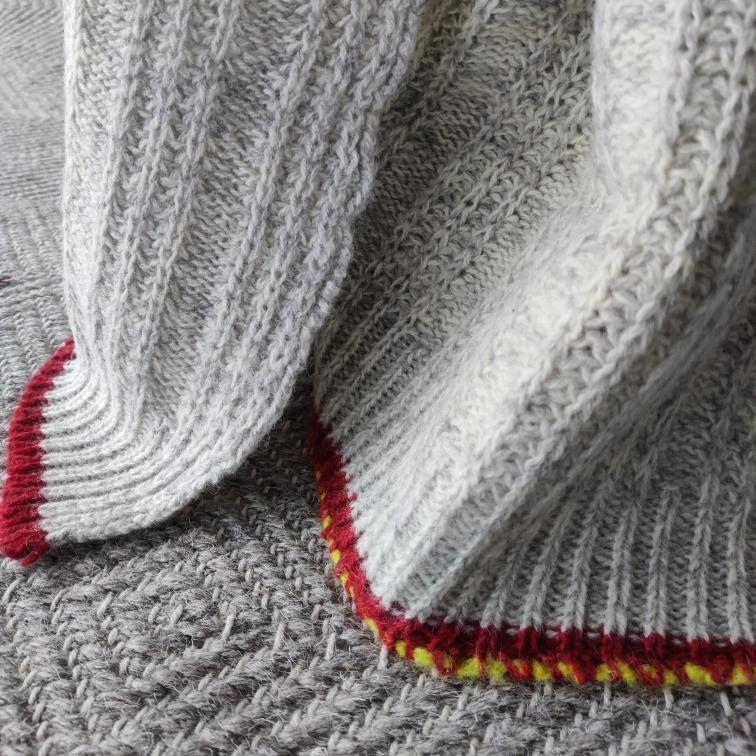 Helylle Shawl Long- Lt Grey / Cream - Image 3