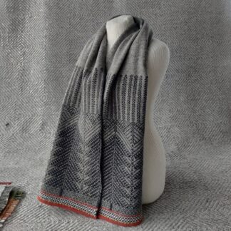 Vilse i Dalarna Shawl - Moss 3